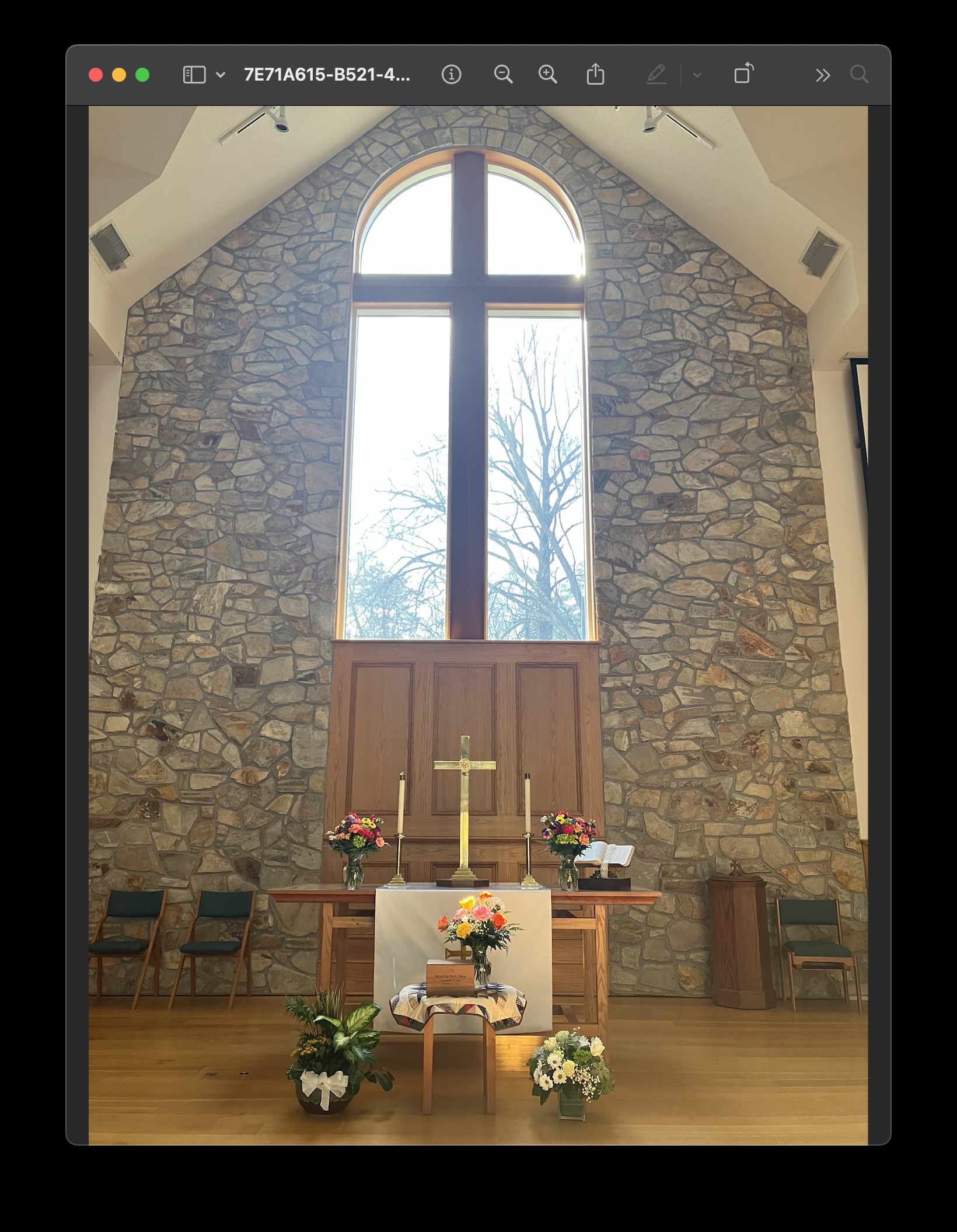 Tall-Altar